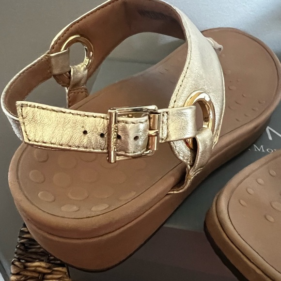 Size 7 (wide) Vionic Gold sandals. - Picture 9 of 11